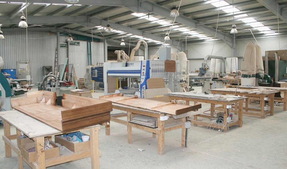 Российские производитель мебели выпускает широкий ассортимент продукции: Российские производитель мебели выпускает широкий ассортимент продукции: